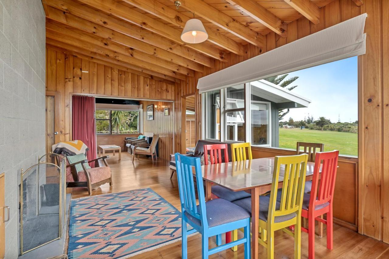 Queenie - Waikanae Beach Holiday Home Eksteriør bilde