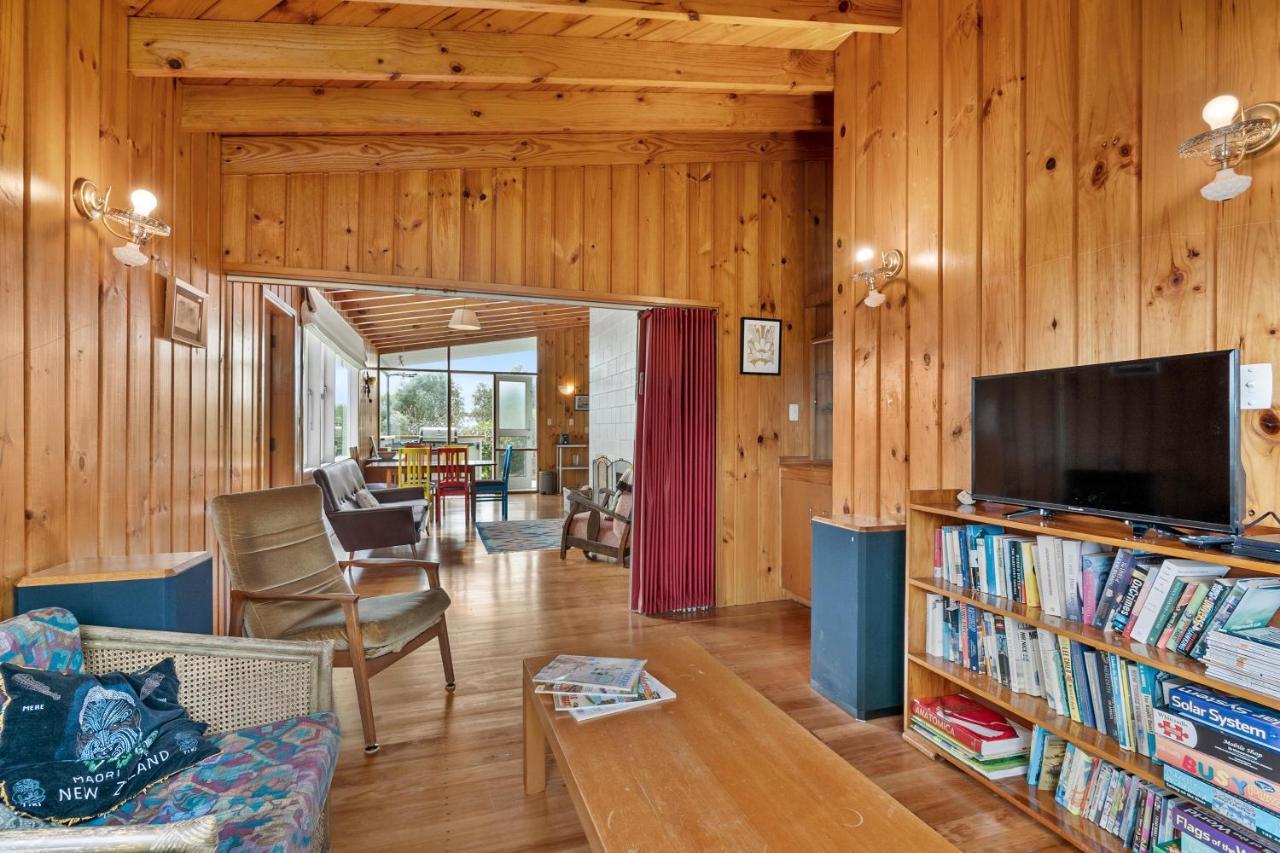 Queenie - Waikanae Beach Holiday Home Eksteriør bilde