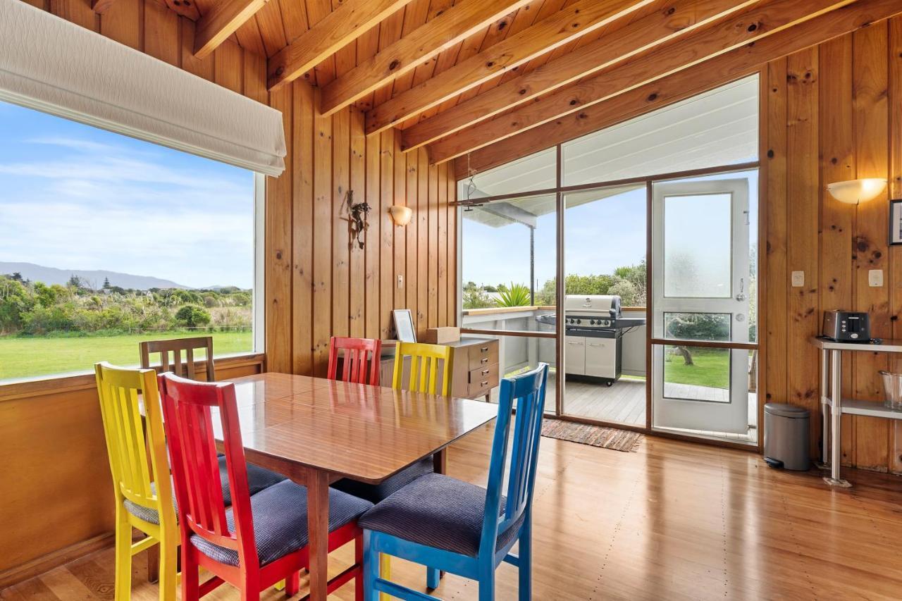 Queenie - Waikanae Beach Holiday Home Eksteriør bilde