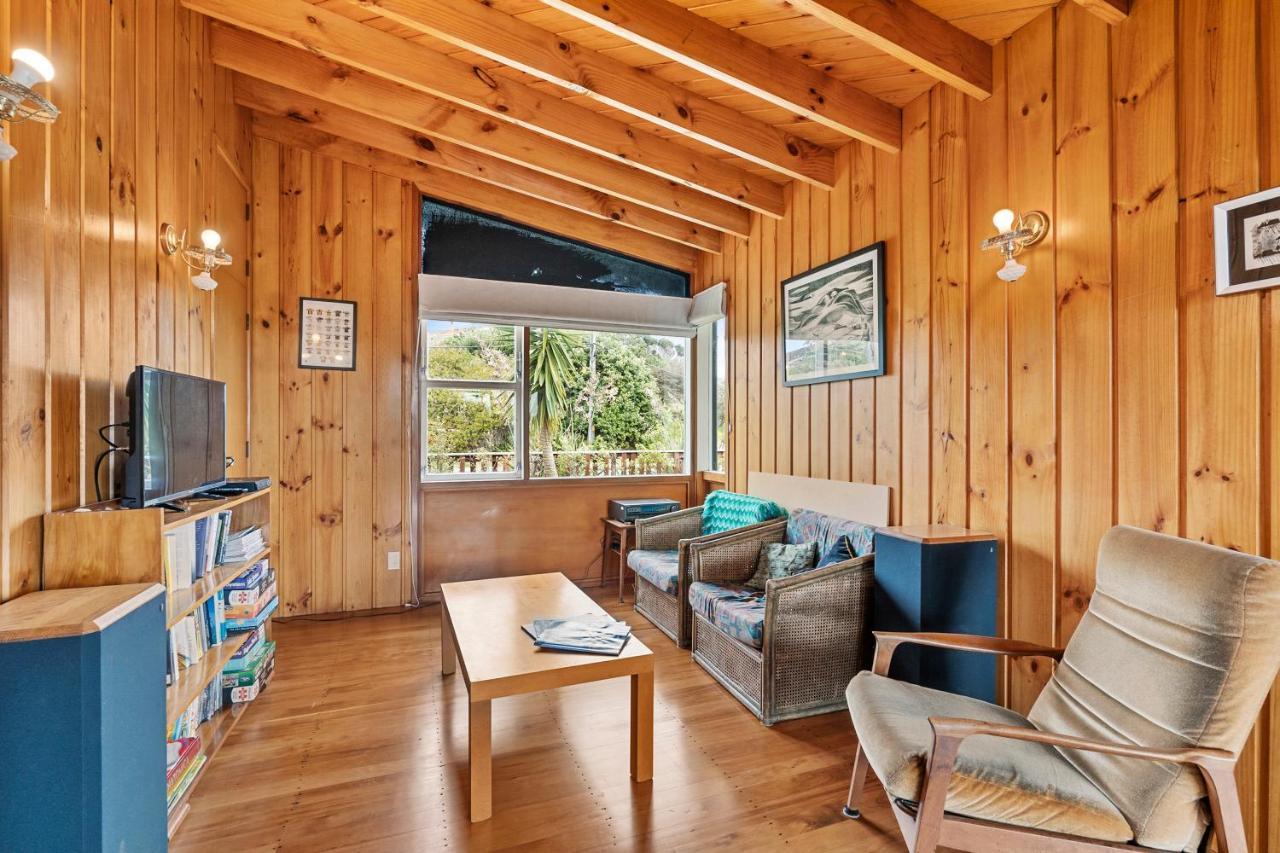 Queenie - Waikanae Beach Holiday Home Eksteriør bilde