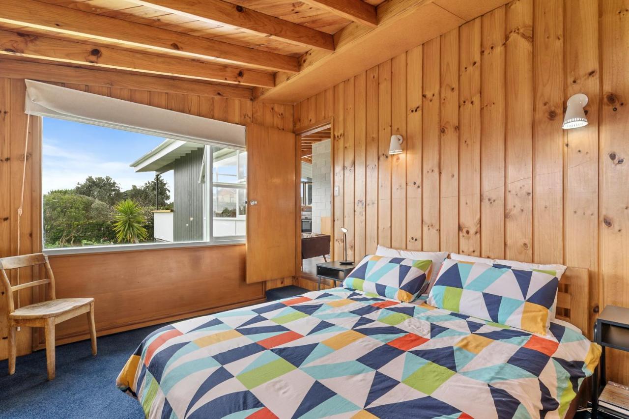 Queenie - Waikanae Beach Holiday Home Eksteriør bilde