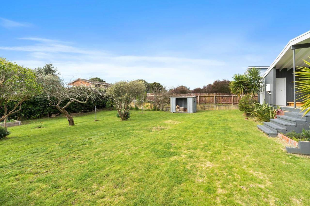 Queenie - Waikanae Beach Holiday Home Eksteriør bilde