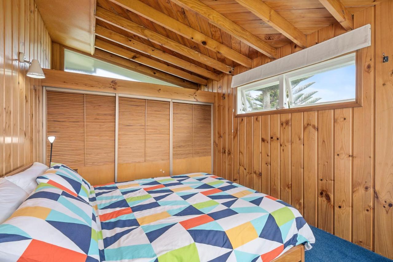 Queenie - Waikanae Beach Holiday Home Eksteriør bilde
