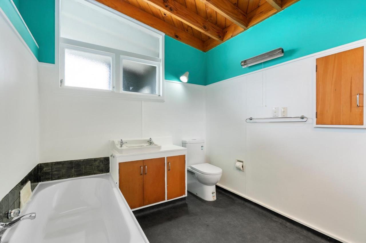 Queenie - Waikanae Beach Holiday Home Eksteriør bilde