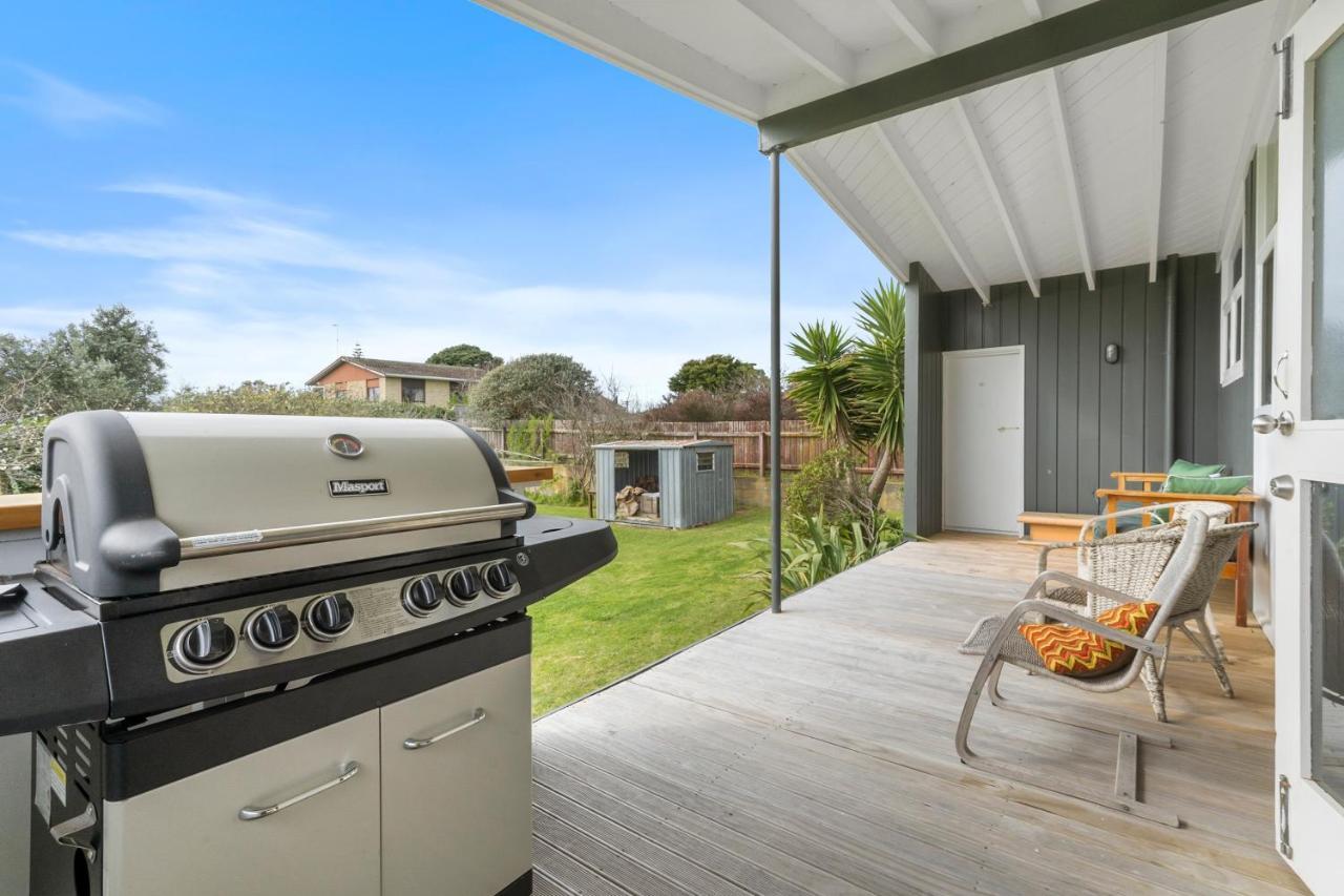 Queenie - Waikanae Beach Holiday Home Eksteriør bilde
